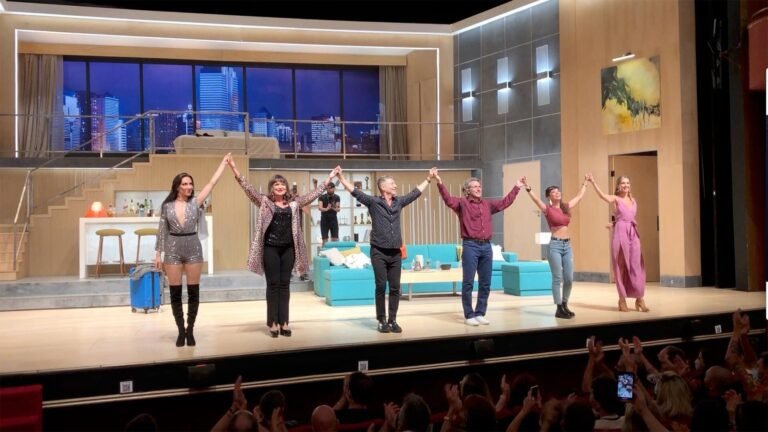 adrian suar en el escenario teatral