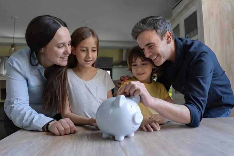 ahorro y seguridad financiera en familia