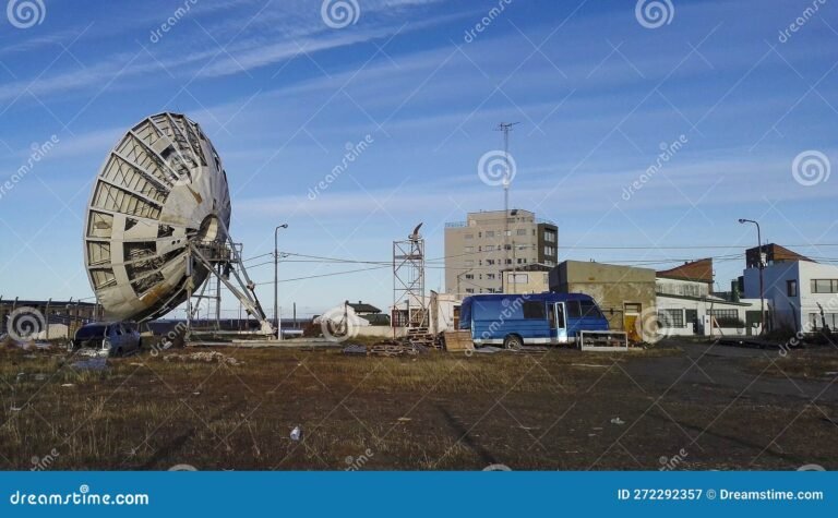 antena de television en un paisaje argentino