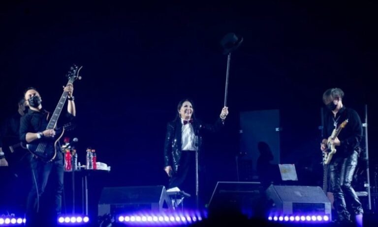 Quién es More con Flow y qué lo hace destacar en la música 17 artista musical en el escenario vibrante