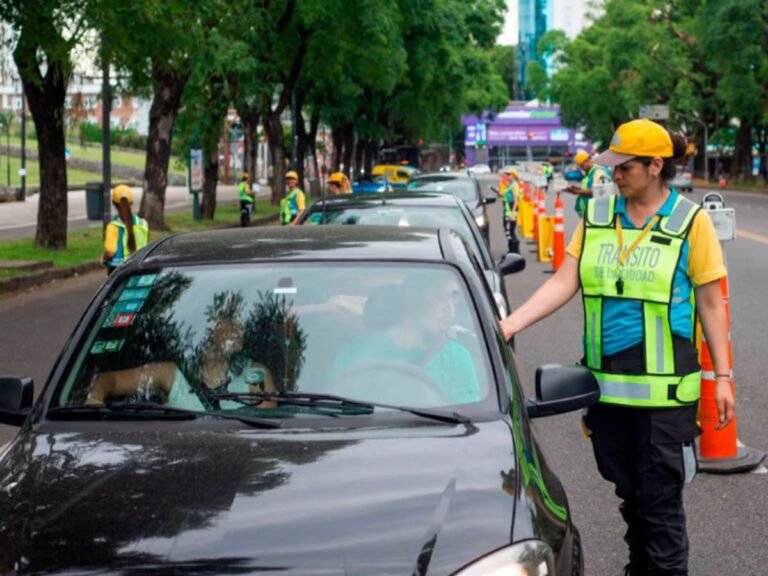 auto detenido en un control de transito