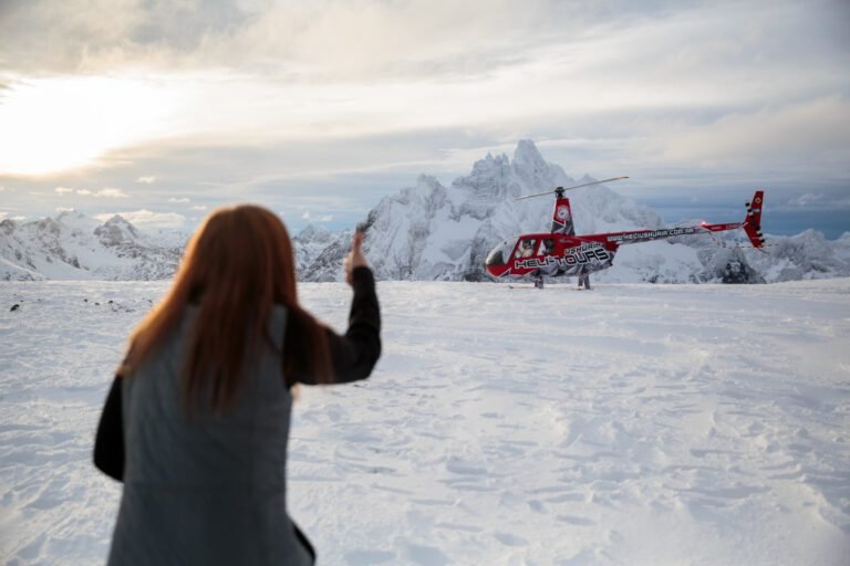 aviador sobrevolando paisajes argentinos