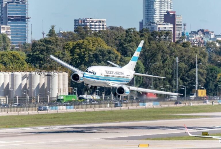 Qué características tiene el nuevo avión presidencial y su aterrizaje 29 avion presidencial aterrizando en pista