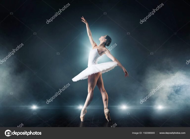 bailarina en accion en el escenario