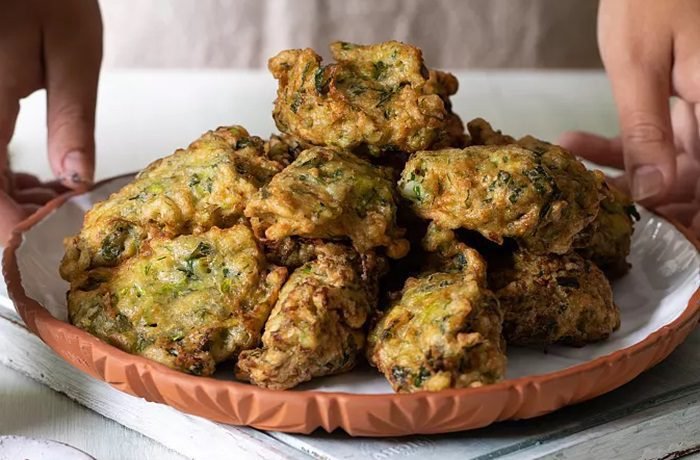 Cómo preparar buñuelos de acelga al horno sin harina fácilmente 1 bunuelos de acelga frescos y dorados