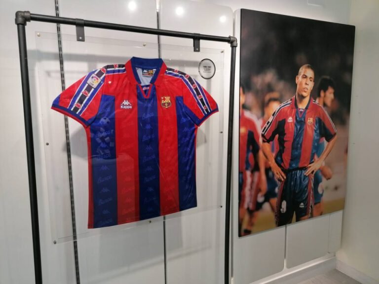 camisetas de futbol iconicas en exhibicion
