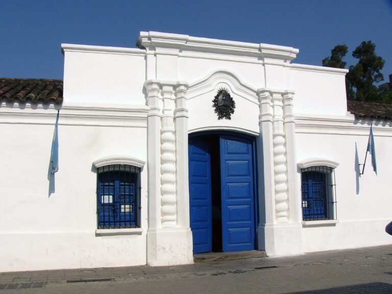 casa historica con arquitectura colonial argentina