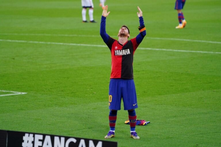 celebracion de goles en un partido de futbol