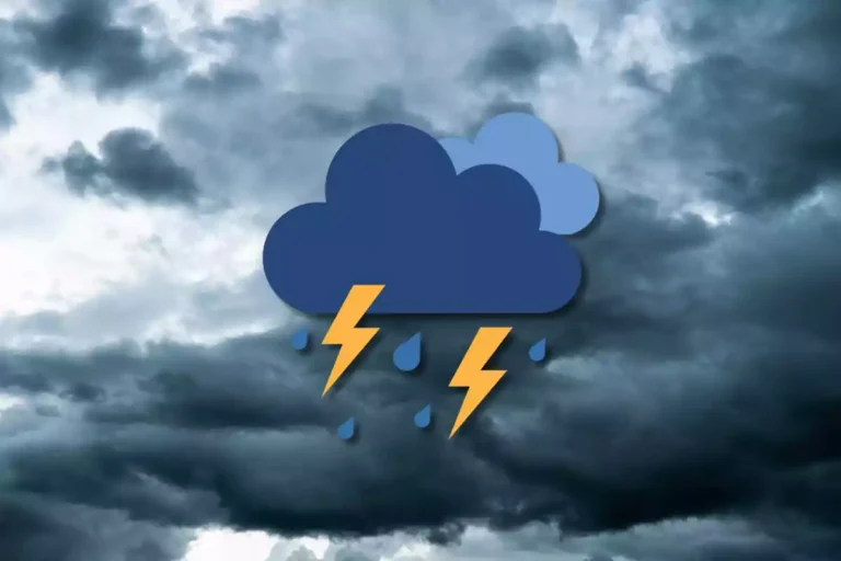 cielo nublado con lluvia intensa