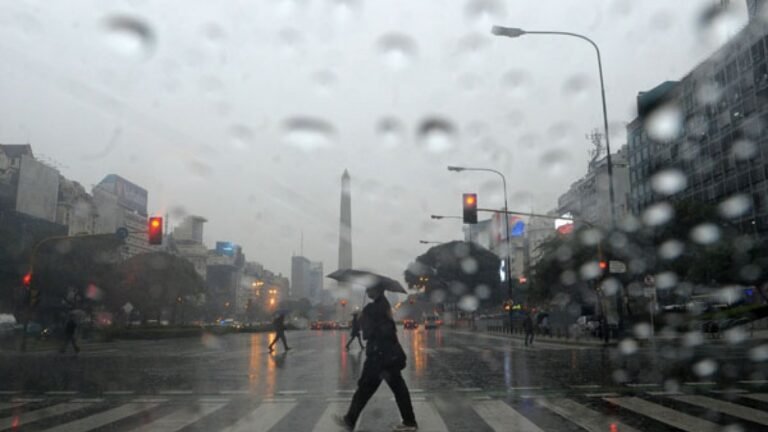 cielo nublado con lluvia sobre buenos aires