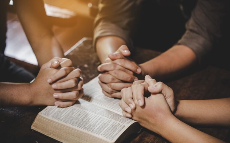 comunidad unida en adoracion y fe