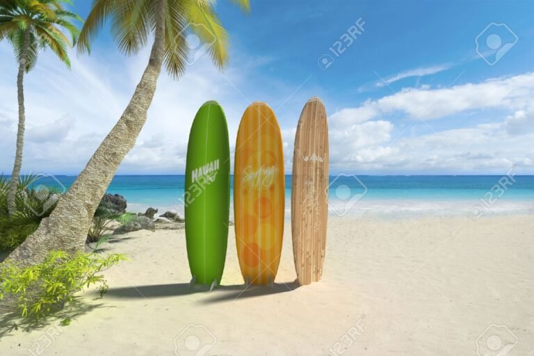 diversas tablas de surf en la playa