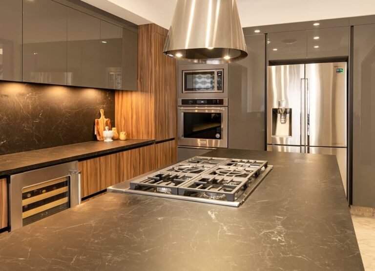 electrodomesticos en una cocina moderna