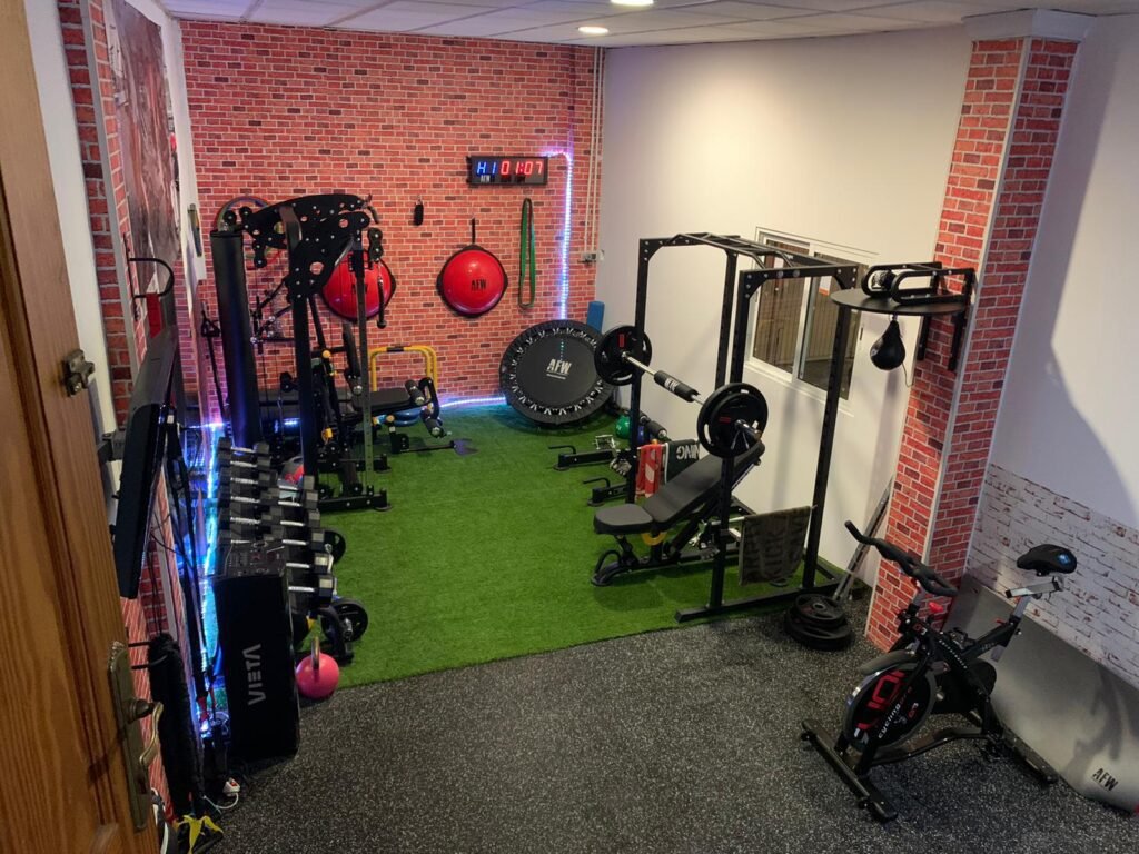 Qué necesitas saber para armar un kit de gym en casa efectivo 1 equipo de gimnasio en casa bien organizado