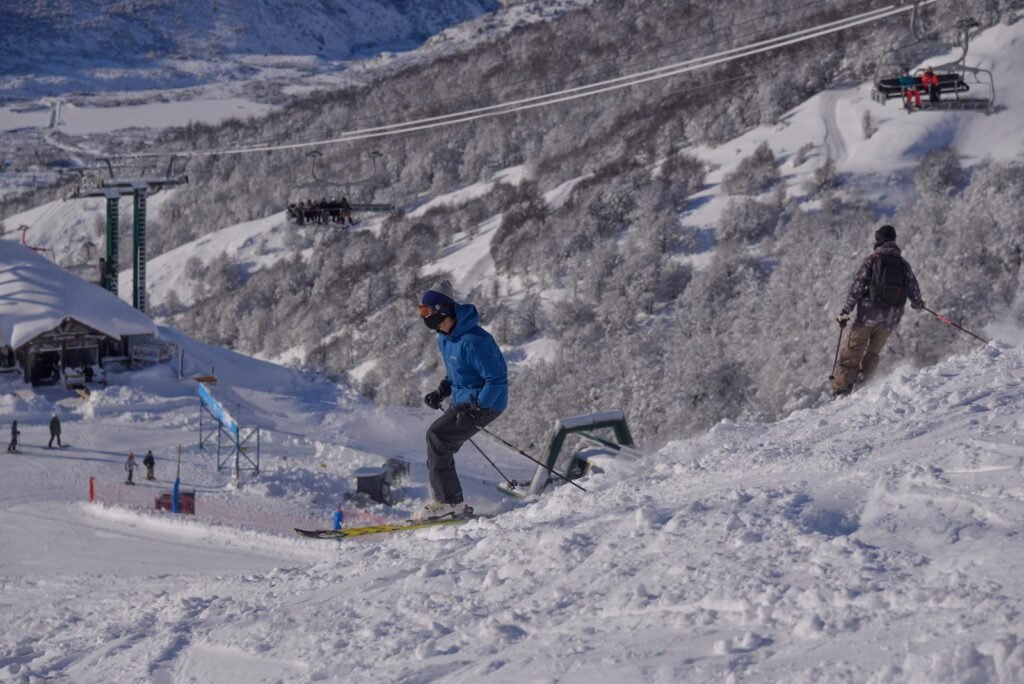 Cuál es el valor de la entrada al Cerro Catedral 1 esquidores en cerro catedral nevado