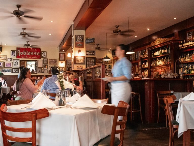 esquina de un restaurante en buenos aires