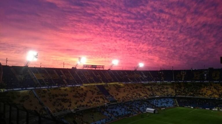 Qué información necesitas saber sobre Boca Juniors y su historia 18 estadio de boca juniors al atardecer