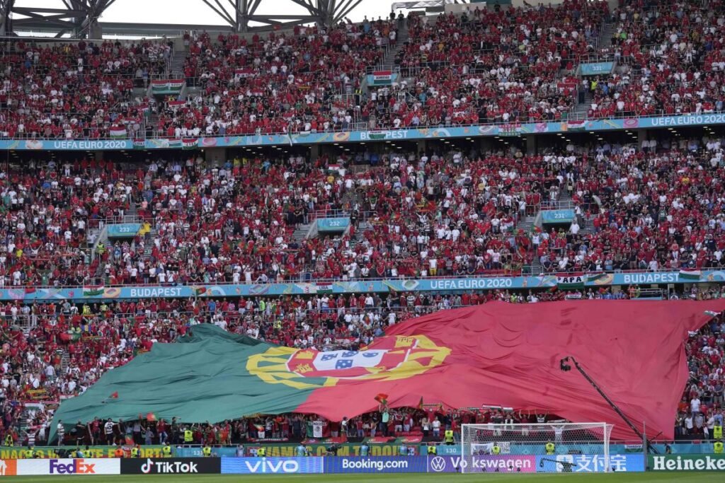 Cuánto cuesta el pack de fútbol y qué incluye en Argentina 1 estadio de futbol lleno de aficionados 1
