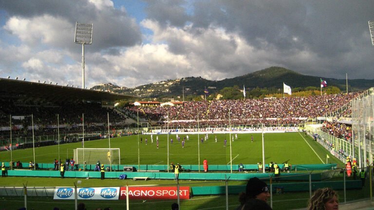 estadio de la fiorentina en accion