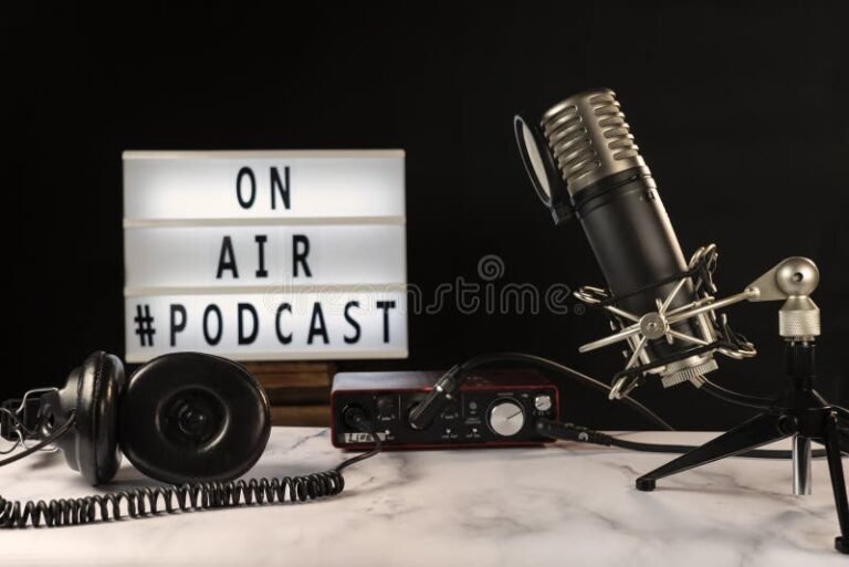 estudio de radio con microfonos encendidos 1