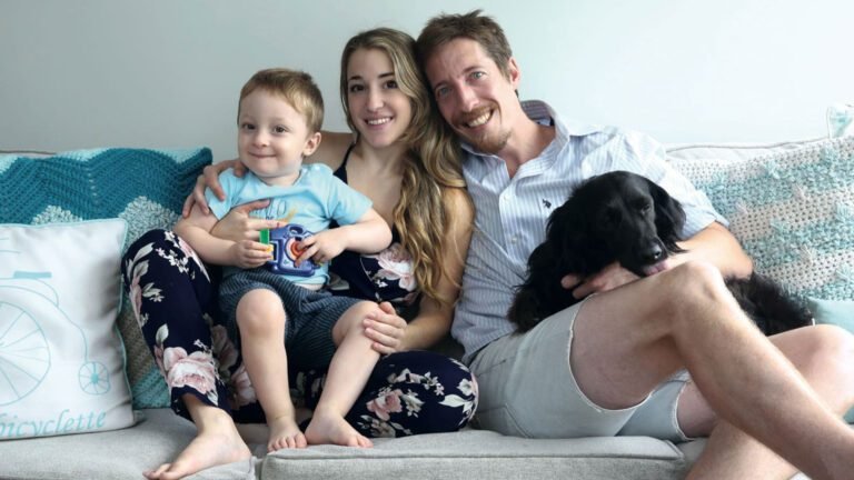 familia argentina feliz con hijos