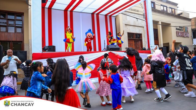 familia en un show de entretenimiento infantil