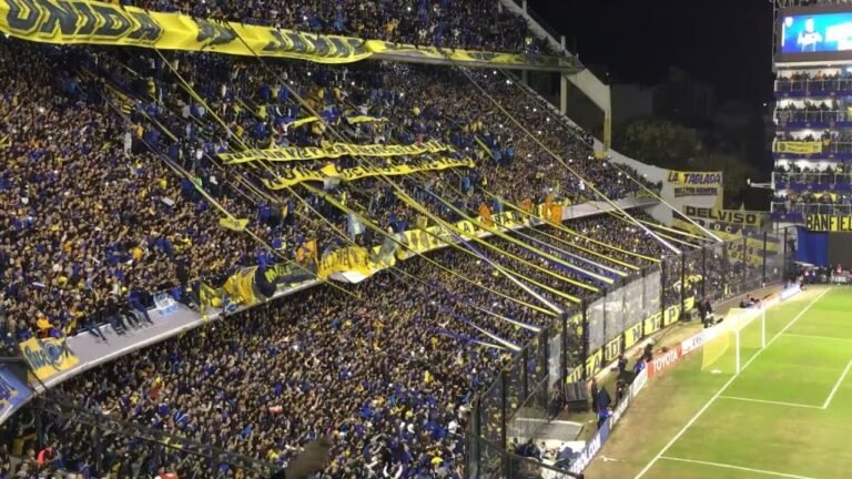 Cómo conseguir entradas para los partidos de Boca Juniors 30 fanaticos de boca juniors en el estadio