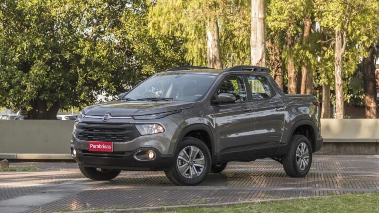 fiat toro en un entorno urbano