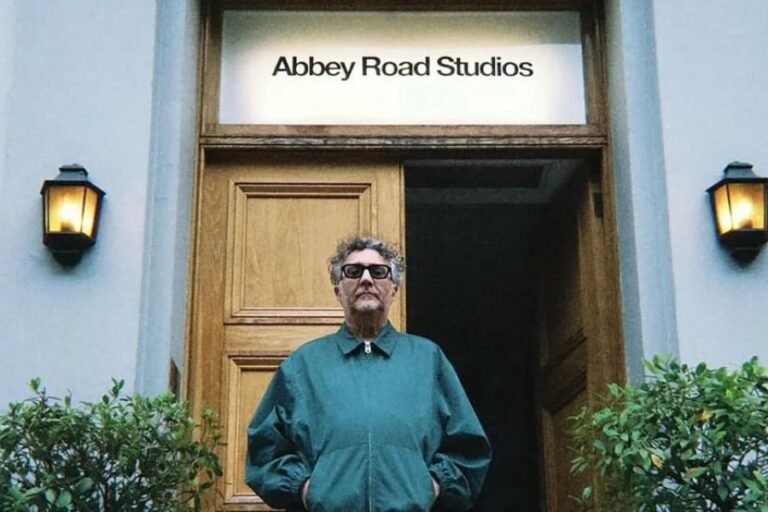 fito paez en un ambiente domestico