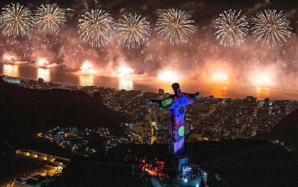 Qué eventos importantes suceden en Argentina antes de diciembre 1 fuegos artificiales en una celebracion argentina