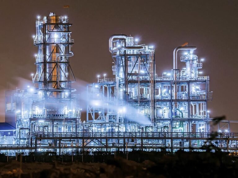 gas natural fluyendo en una ciudad moderna