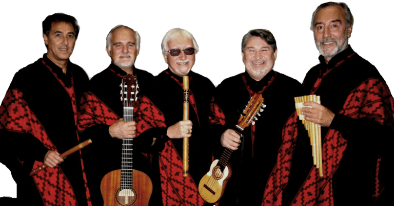 grupo de folkloristas tocando en la pampa
