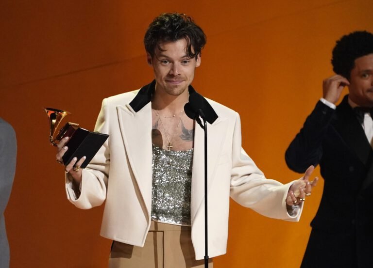 harry styles en una ceremonia de premios