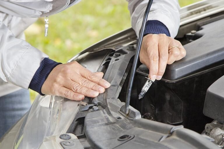 Cómo cambiar la luz interior del techo de tu auto fácilmente 7 herramientas para cambiar luces de auto