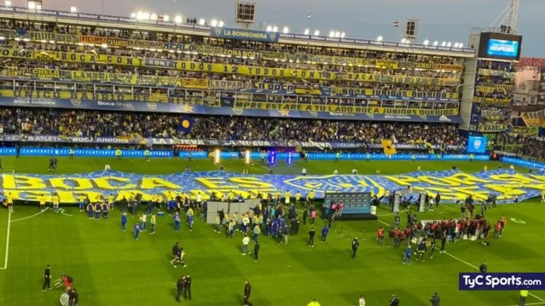 hinchas de boca juniors celebrando en el estadio