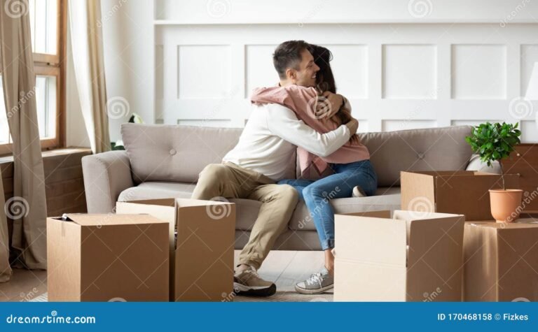 inquilinos felices en un hogar acogedor