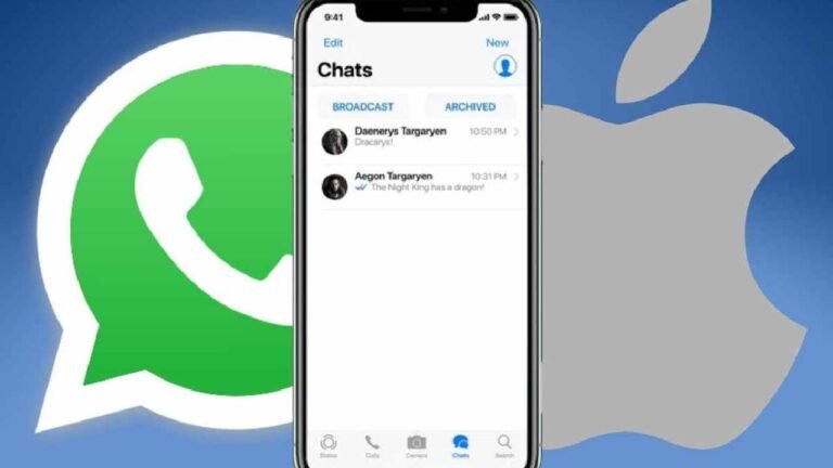 iphone con pantalla de whatsapp abierta
