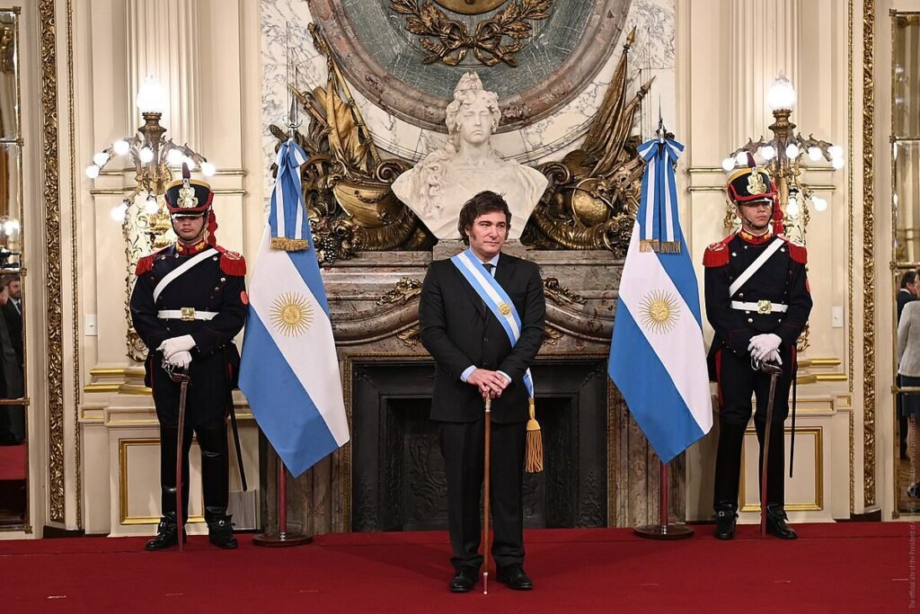 Qué dice el New York Times sobre Javier Milei y su impacto en Argentina 1 javier milei en evento politico argentino