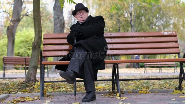 Cuándo será el próximo aumento a jubilados en Argentina 23 jubilados disfrutando de un dia soleado