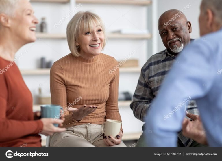 jubilados felices disfrutando su tiempo libre