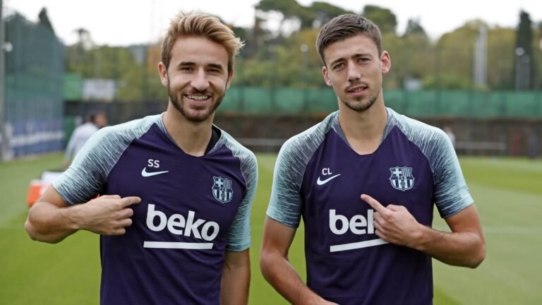 jugadores de futbol en camiseta de entrenamiento