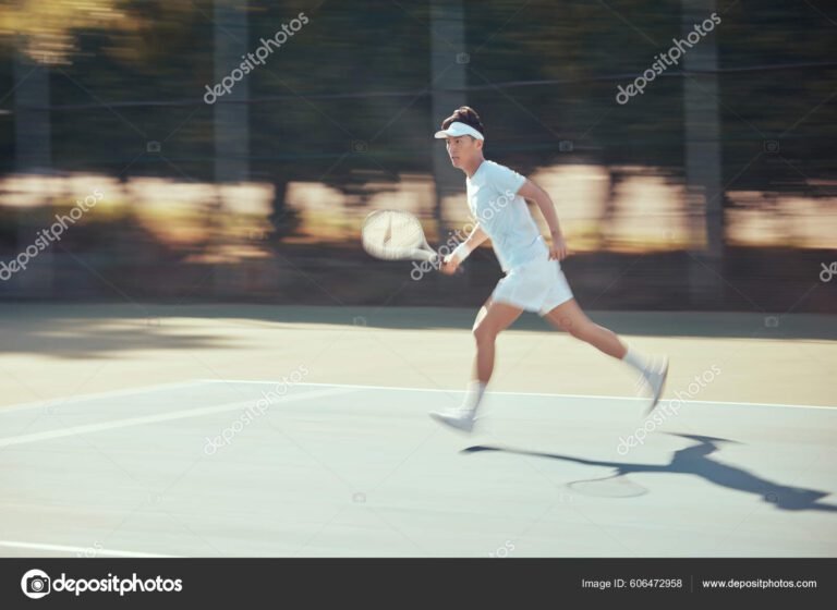 jugadores de tenis en accion en cancha