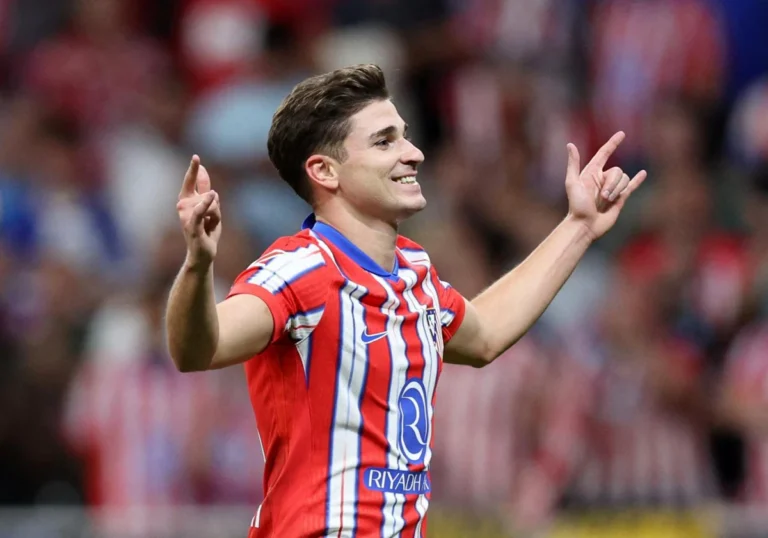 julian alvarez celebrando un gol