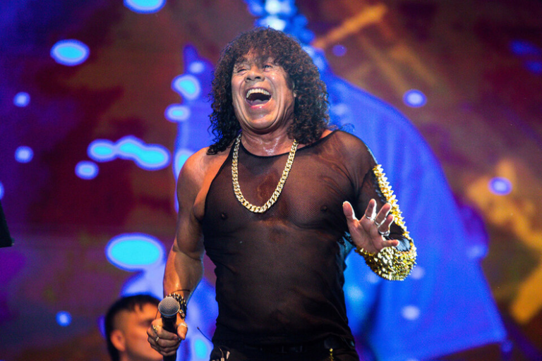 la mona jimenez en concierto vibrante