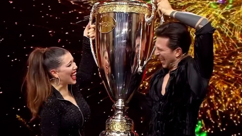 Por qué Lali Espósito besó a Martín Fierro en la ceremonia 6 Por qué Lali Espósito besó a Martín Fierro en la ceremonia