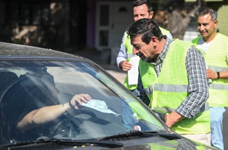 lavadero de autos en accion en godoy cruz