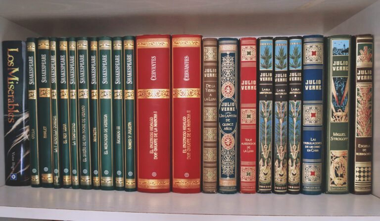 libros de misterio y suspenso en estanteria