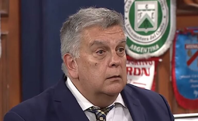 luis ventura en una conferencia de prensa