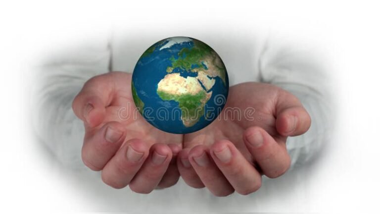 En qué consiste la Ley Ómnibus aprobada y cuáles son sus implicancias 4 manos unidas simbolizando colaboracion y cambio