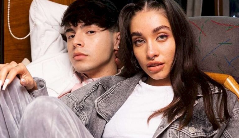 maria becerra con su hija en brazos